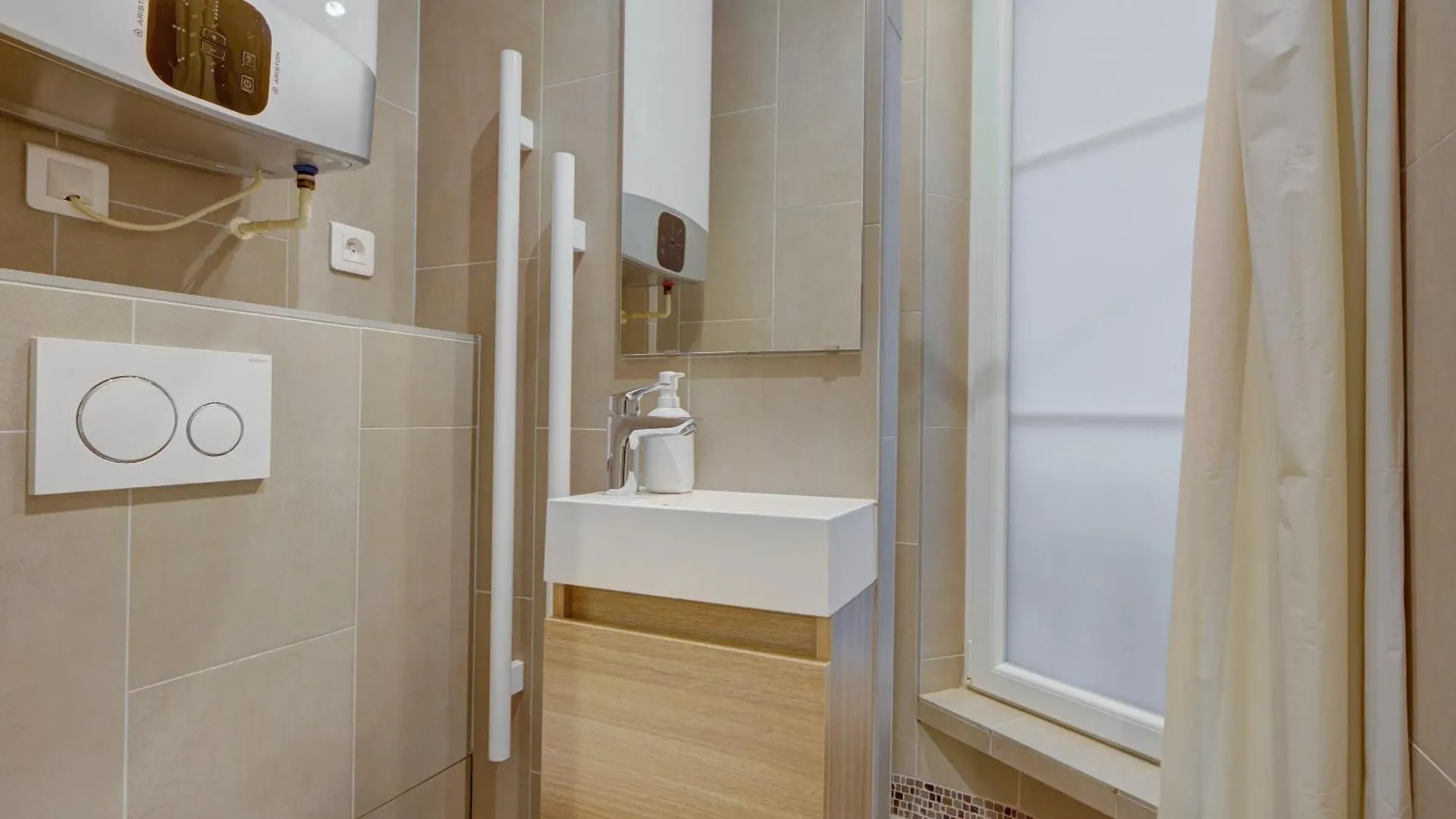 Arc De Triomphe & Theatre Marigny - 3br - Cityapartmentstay Paris