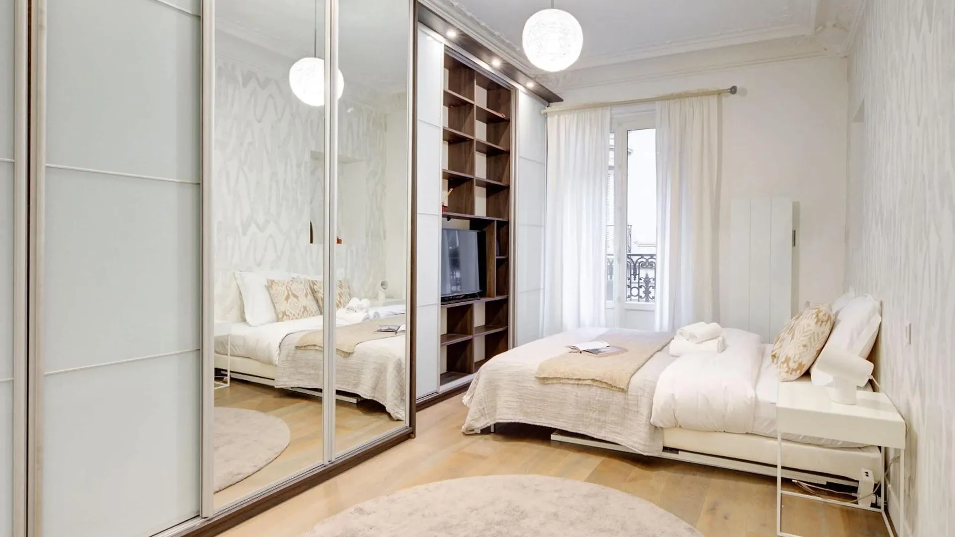Arc De Triomphe & Theatre Marigny - 3br - Cityapartmentstay *