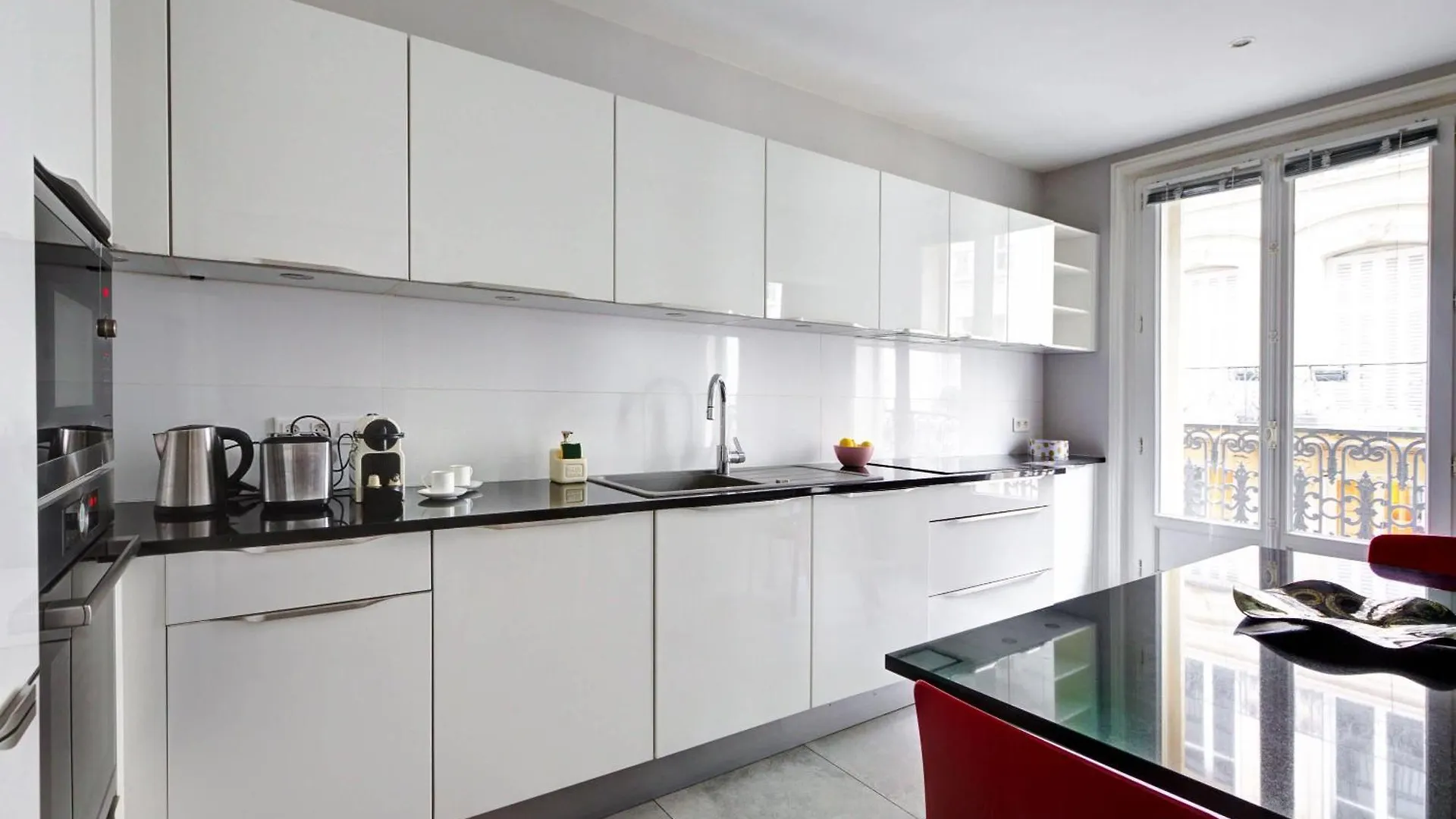 Apartment Arc De Triomphe & Theatre Marigny - 3br - Cityapartmentstay Paris
