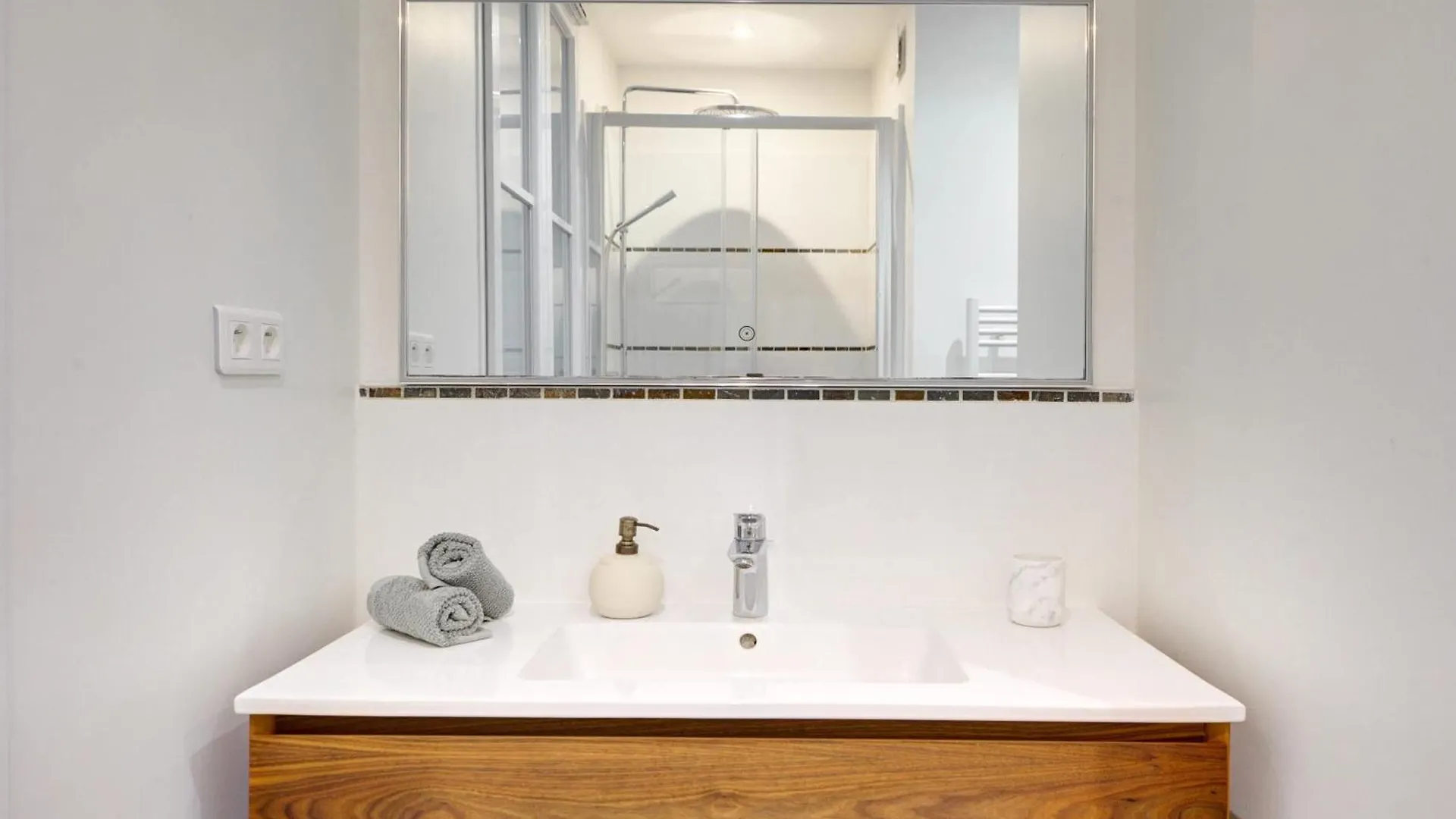 Arc De Triomphe & Theatre Marigny - 3br - Cityapartmentstay