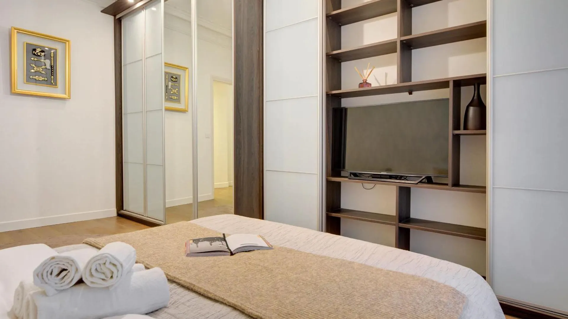 Arc De Triomphe & Theatre Marigny - 3br - Cityapartmentstay Apartmán *